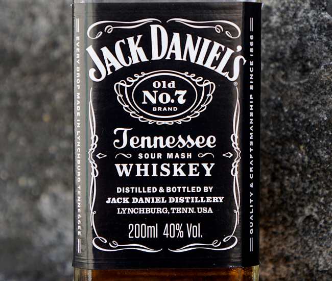 Jack Daniel\'s Old No. 7 Review [In Depth] The Whiskey Shelf